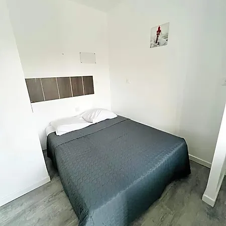 Le Breton Hotell *